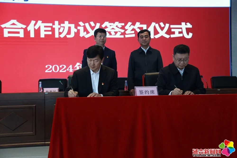 延吉高新區與延邊職業(yè)技術(shù)學(xué)院簽約.jpg